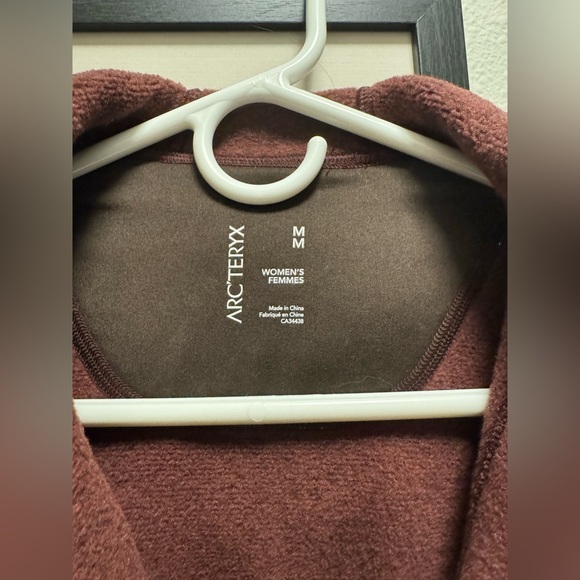 Arc’Teryx Fleece Hooded Jacket 2016 (but brand new) Size Medium color Burgundy - Picture 3 of 6